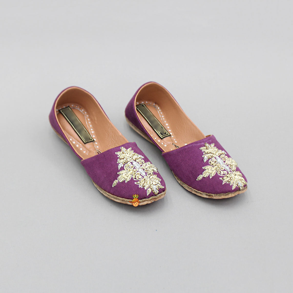 Zardozi Embroidered Wine Jutti