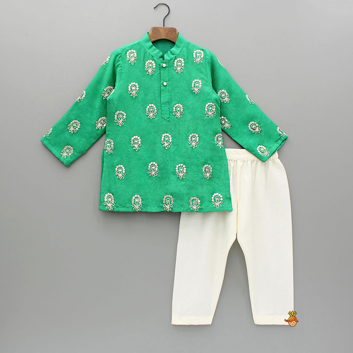 Green Embroidered Kurta And Pyjama