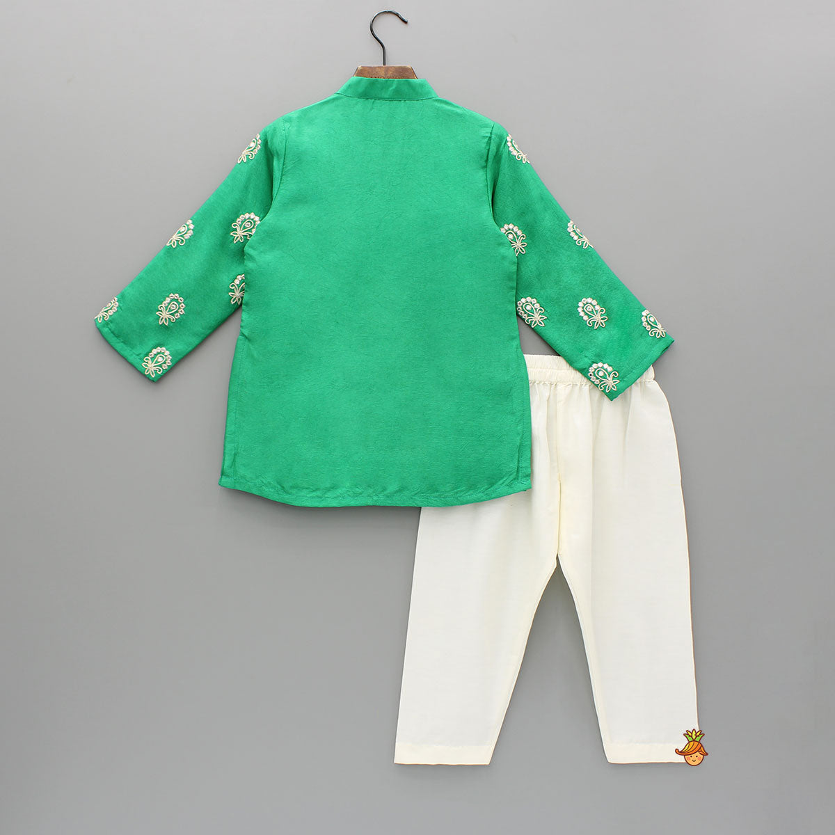 Green Embroidered Kurta And Pyjama