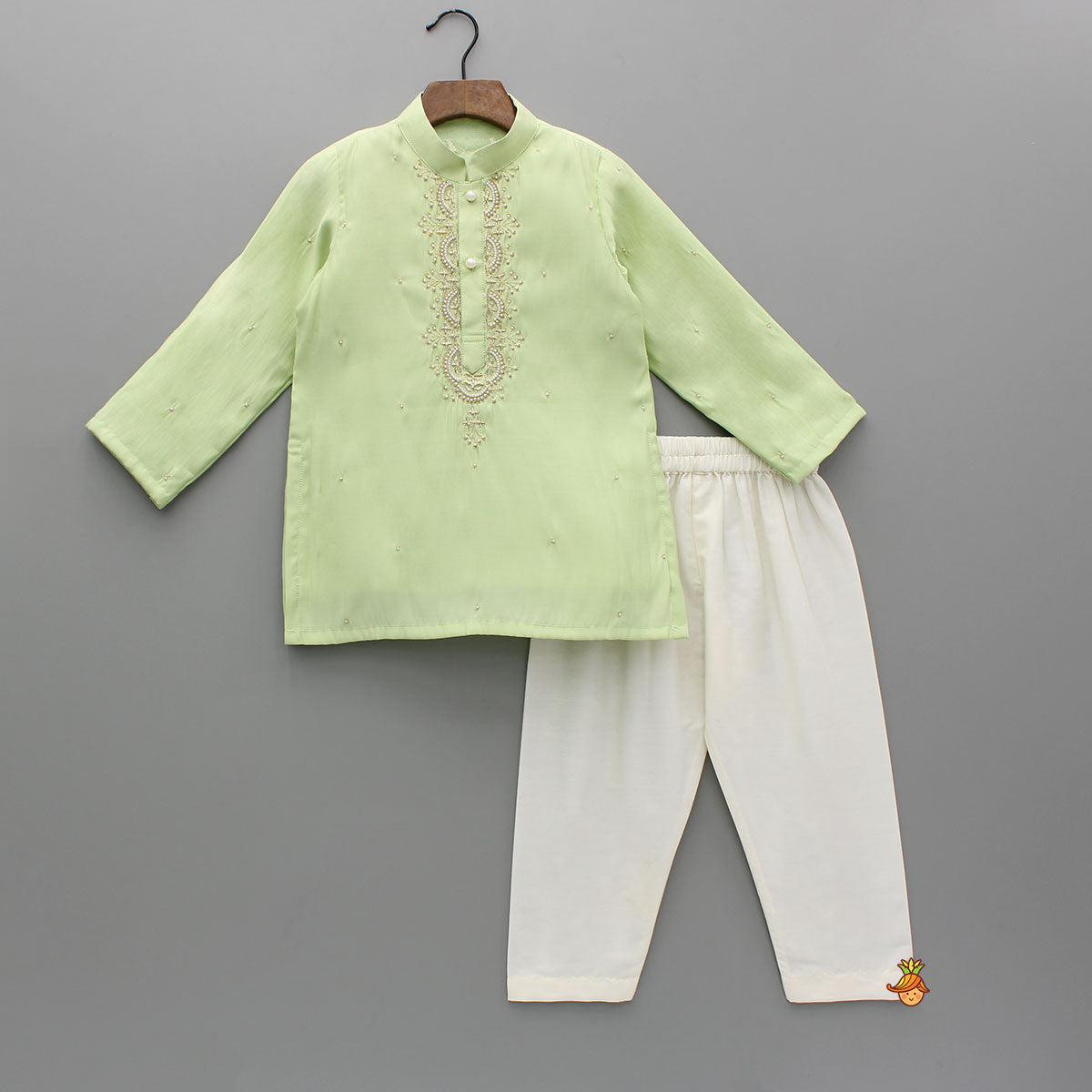 Embroidered Green Kurta And Pyjama