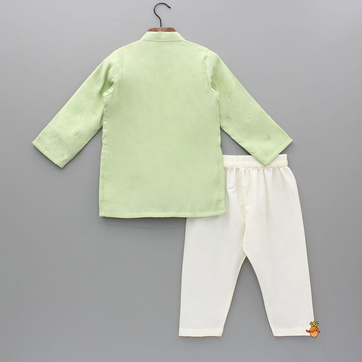 Embroidered Green Kurta And Pyjama