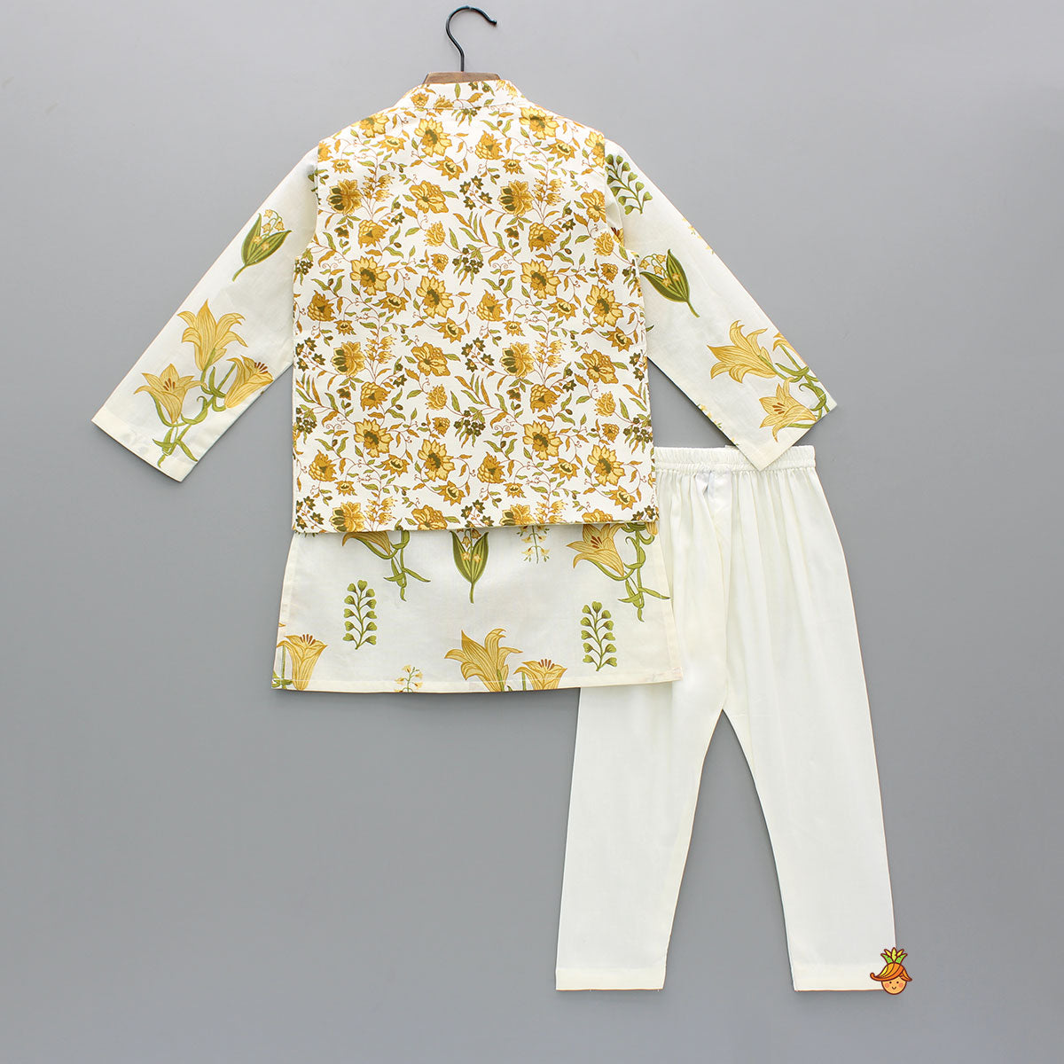 Floral Printed Kurta With Front Open Jacket And Pyjama