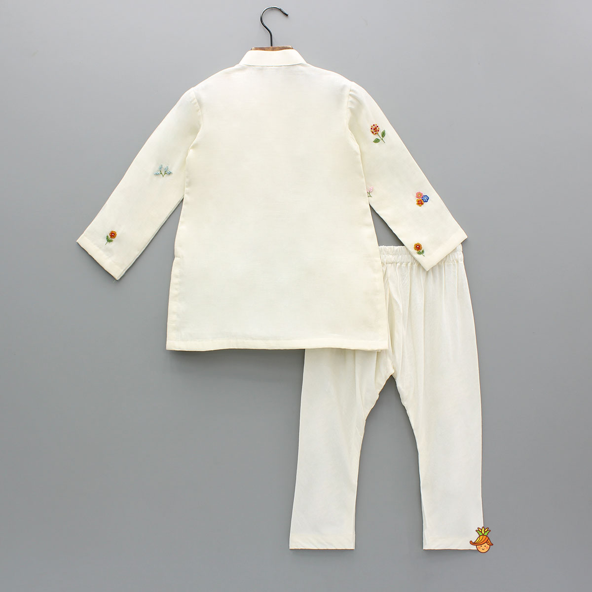 Floral Thread-Embroidered Off-White Kurta And Pyjama