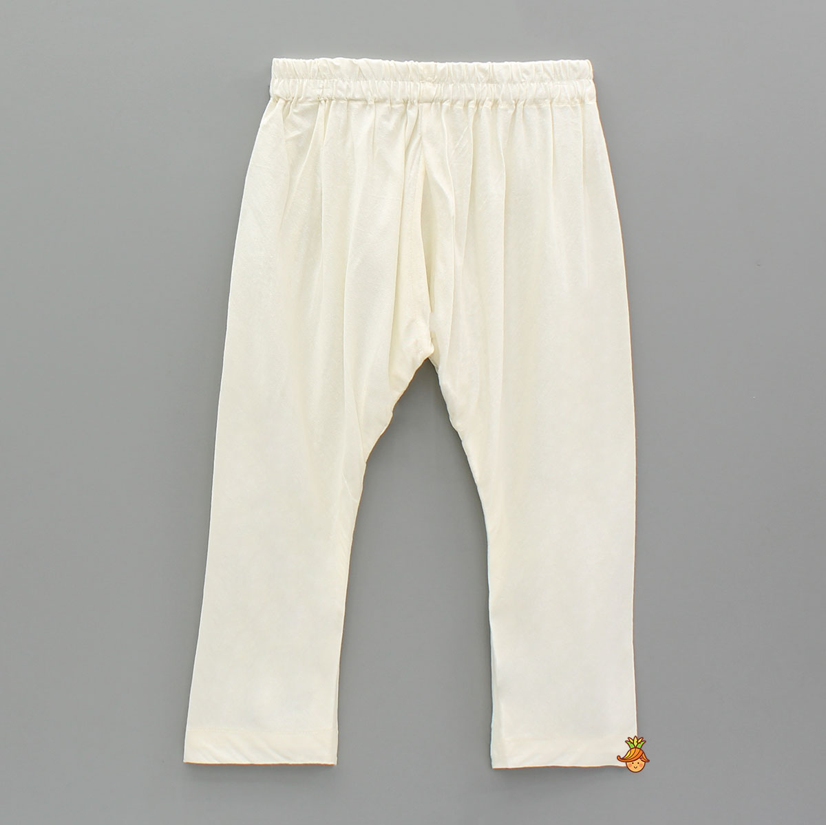 Floral Thread-Embroidered Off-White Kurta And Pyjama