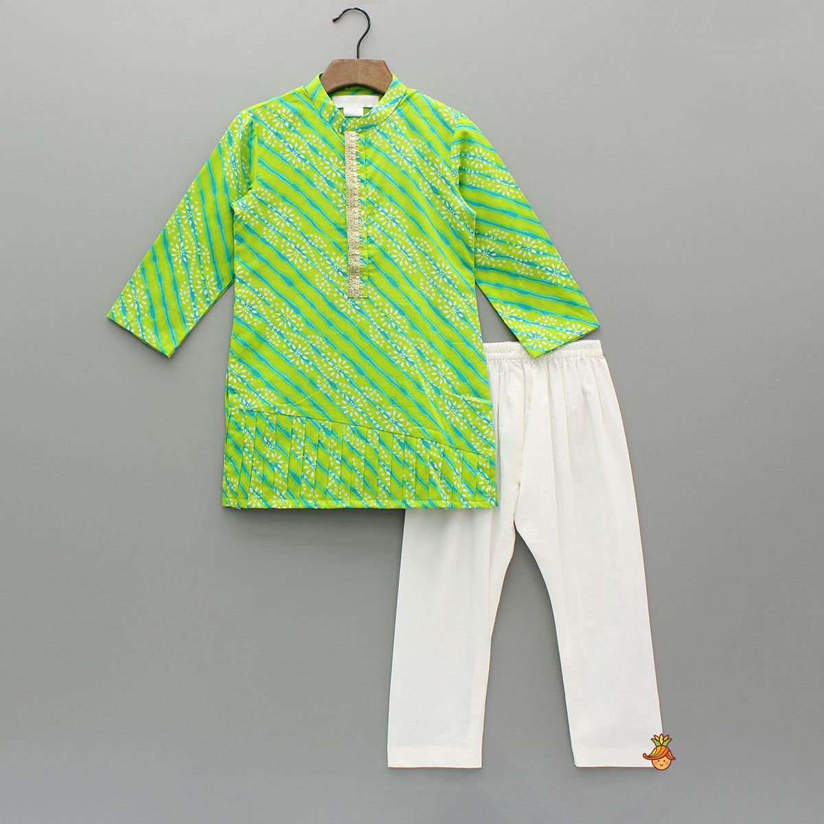 Bandhani And Leheriya Printed Pleated Hem Green Kurta With Pyjama