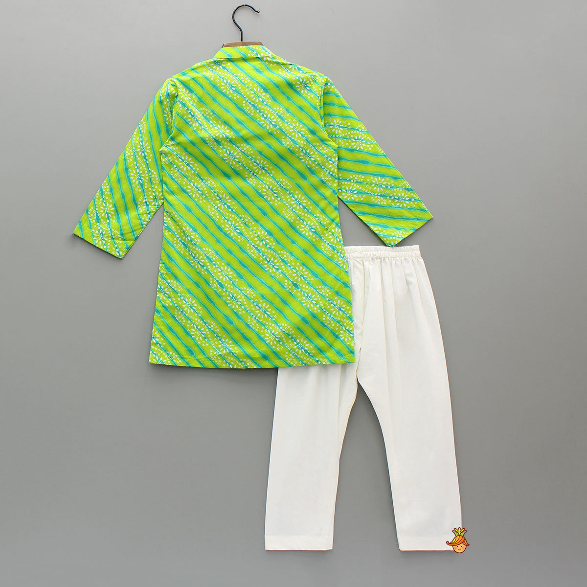 Bandhani And Leheriya Printed Pleated Hem Green Kurta With Pyjama