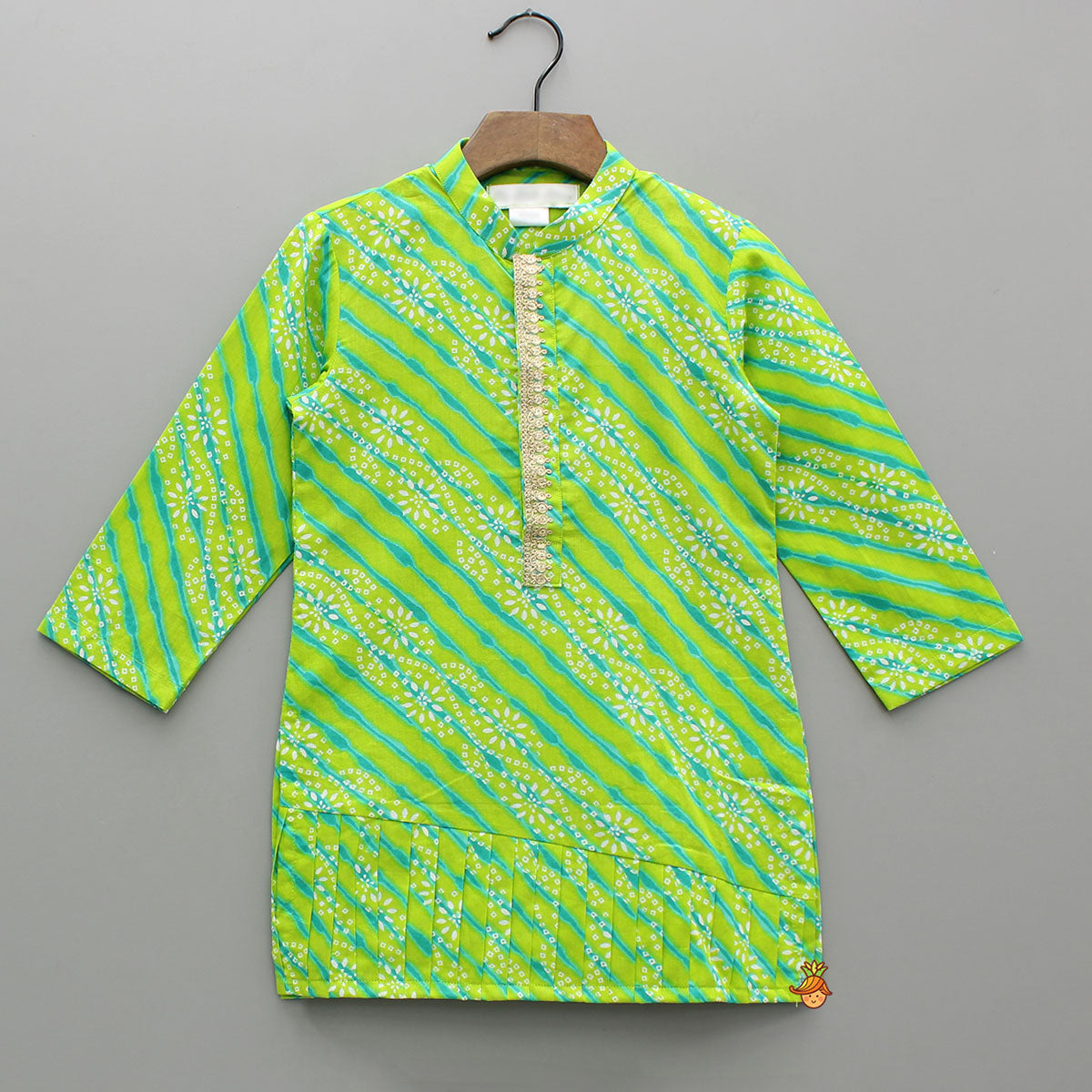 Bandhani And Leheriya Printed Pleated Hem Green Kurta With Pyjama
