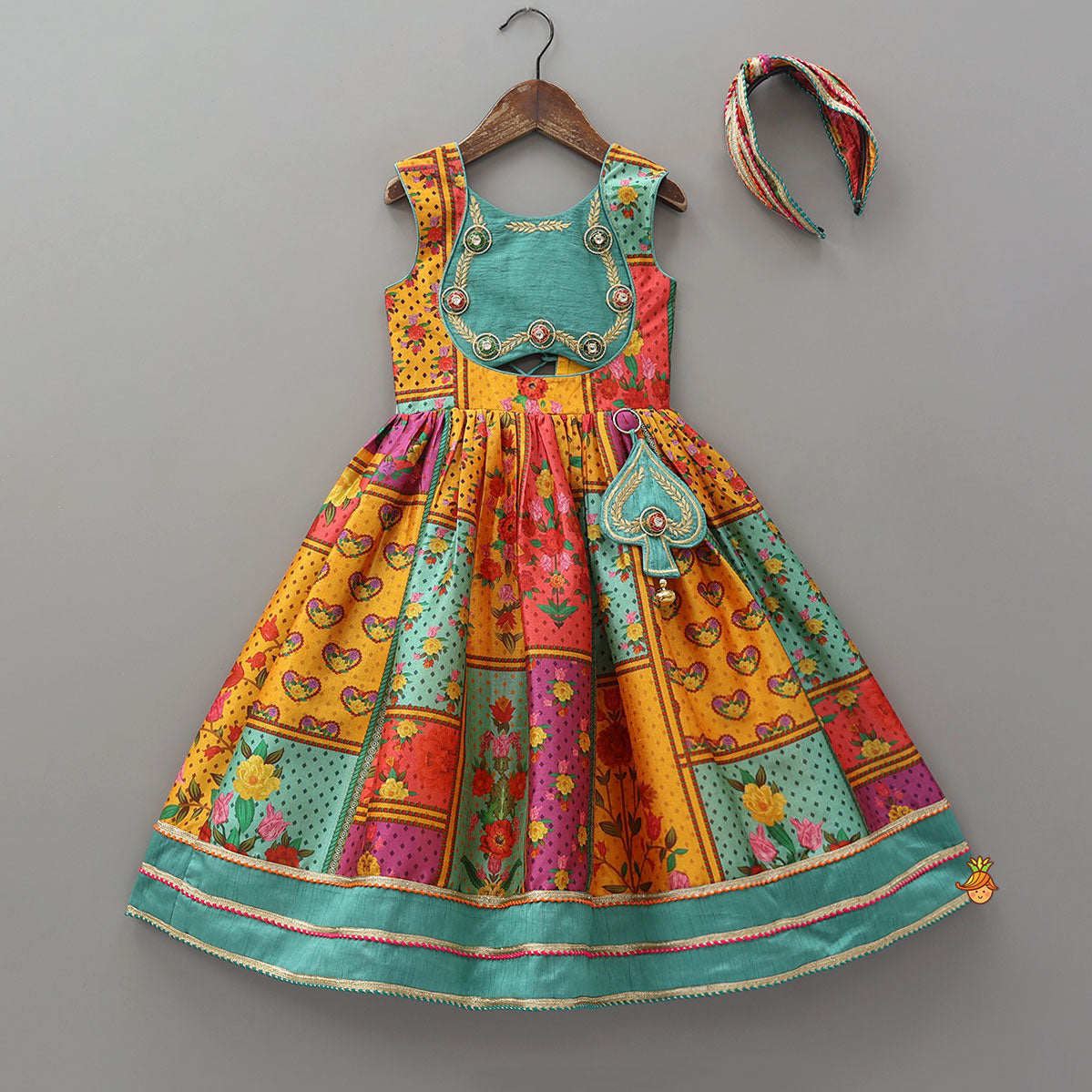 Elegant Multicolour Printed Sleeveless Dress With Attached Bag And Matching Hairband