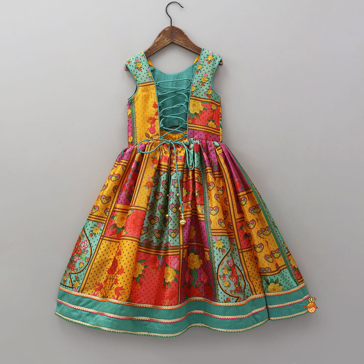 Elegant Multicolour Printed Sleeveless Dress With Attached Bag And Matching Hairband