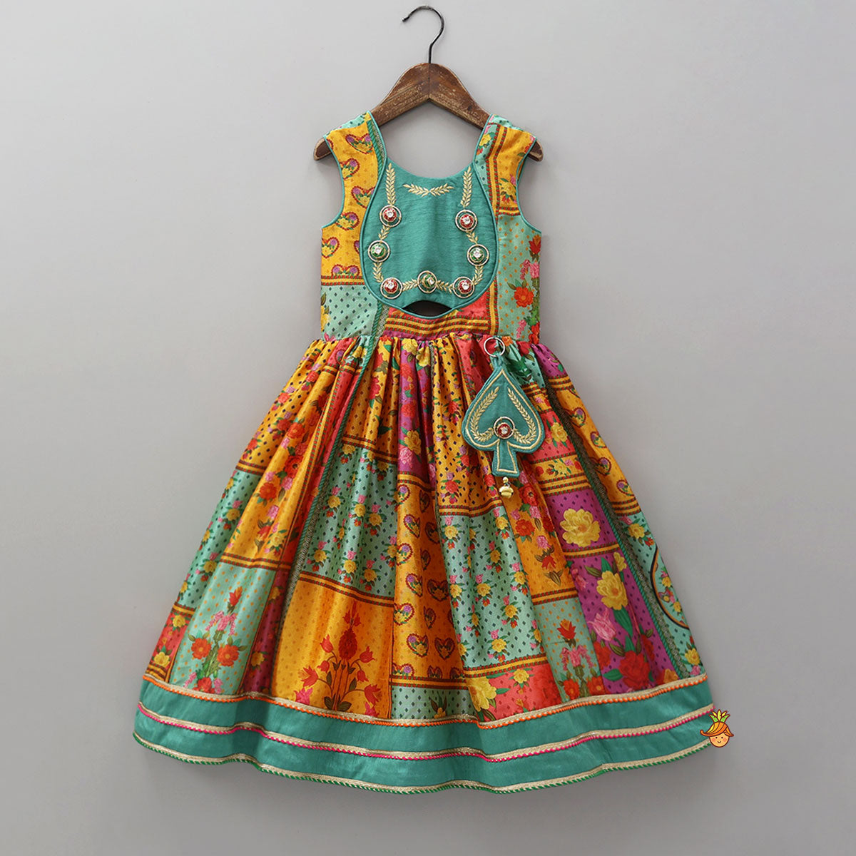 Elegant Multicolour Printed Sleeveless Dress With Attached Bag And Matching Hairband