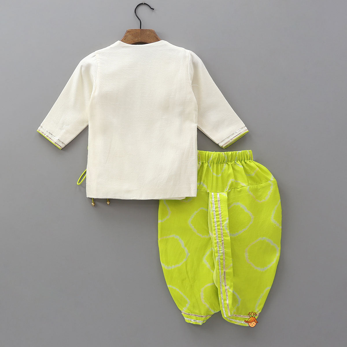 Mor Pankh Embroidered Kurta And Dhoti With Mukut And Basuri