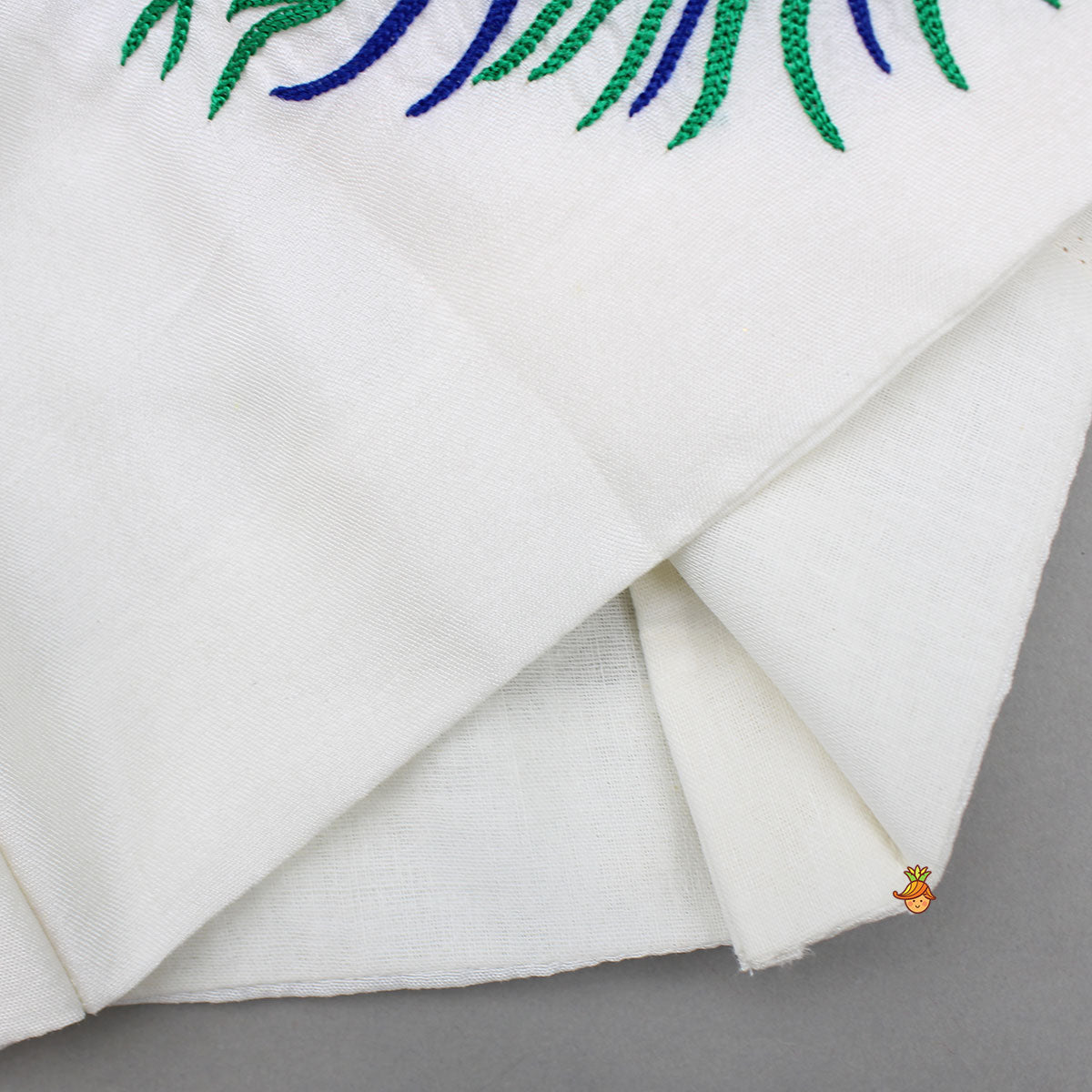Mor Pankh Embroidered Off White Kurta And Green Dhoti With Mukut And Basuri