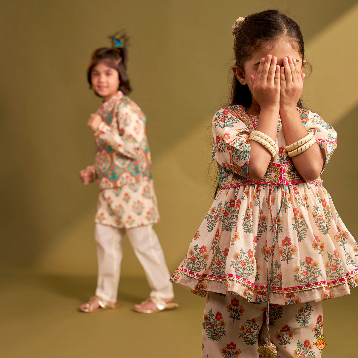 Multicolour Floral Printed Top With Front Knot Detail Jacket And Pant twinning model image 2
