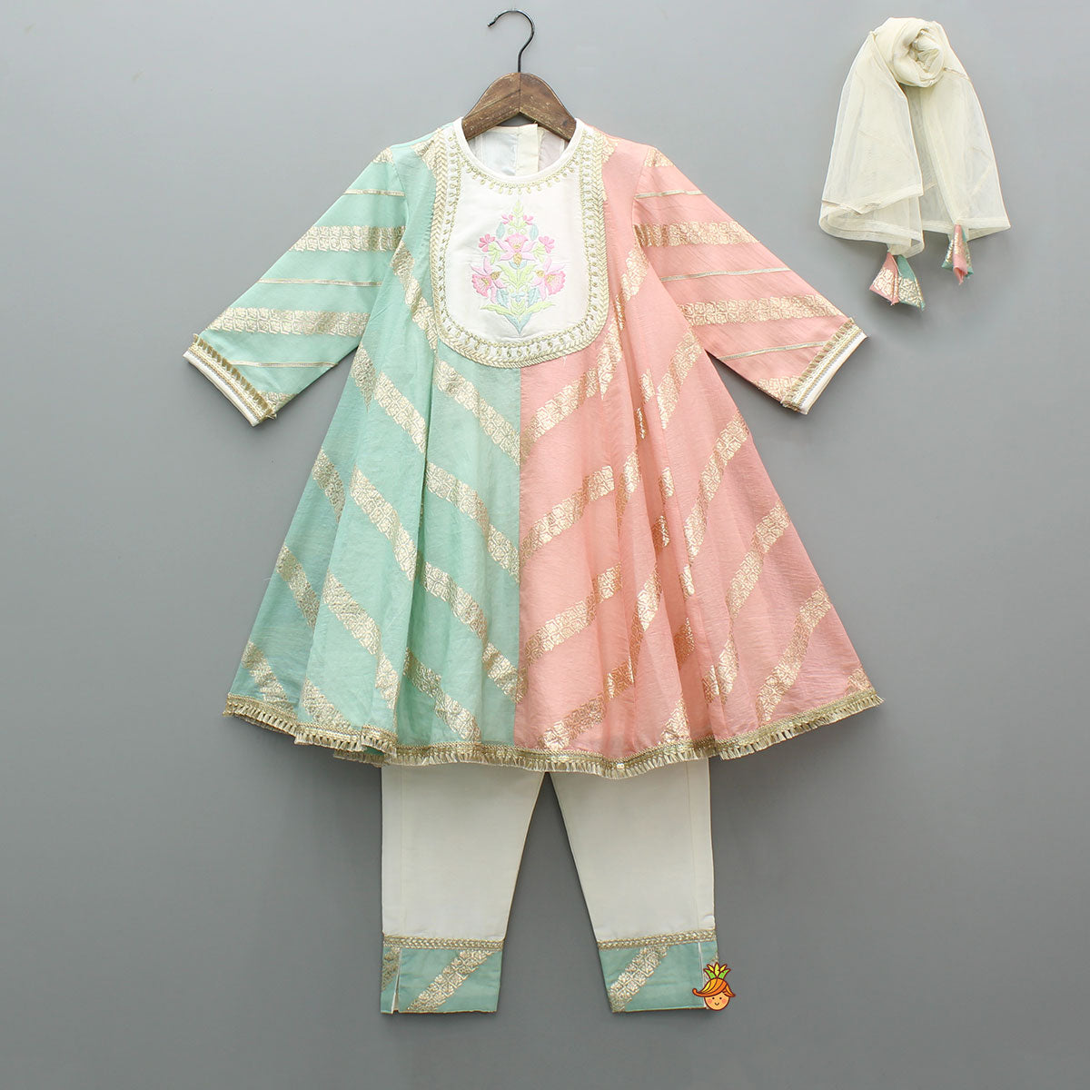 Thread-Embroidered Yoke Dual-Tone Kurti And Pant With Matching Dupatta