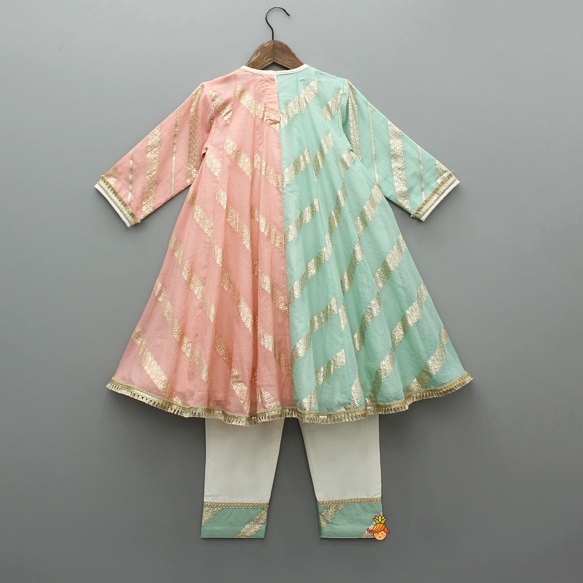 Thread-Embroidered Yoke Dual-Tone Kurti And Pant With Matching Dupatta