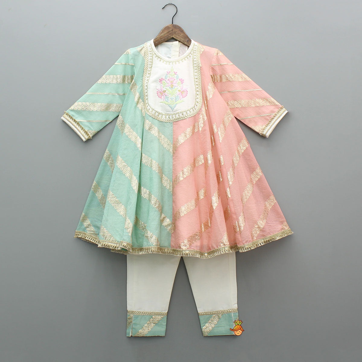 Thread-Embroidered Yoke Dual-Tone Kurti And Pant With Matching Dupatta