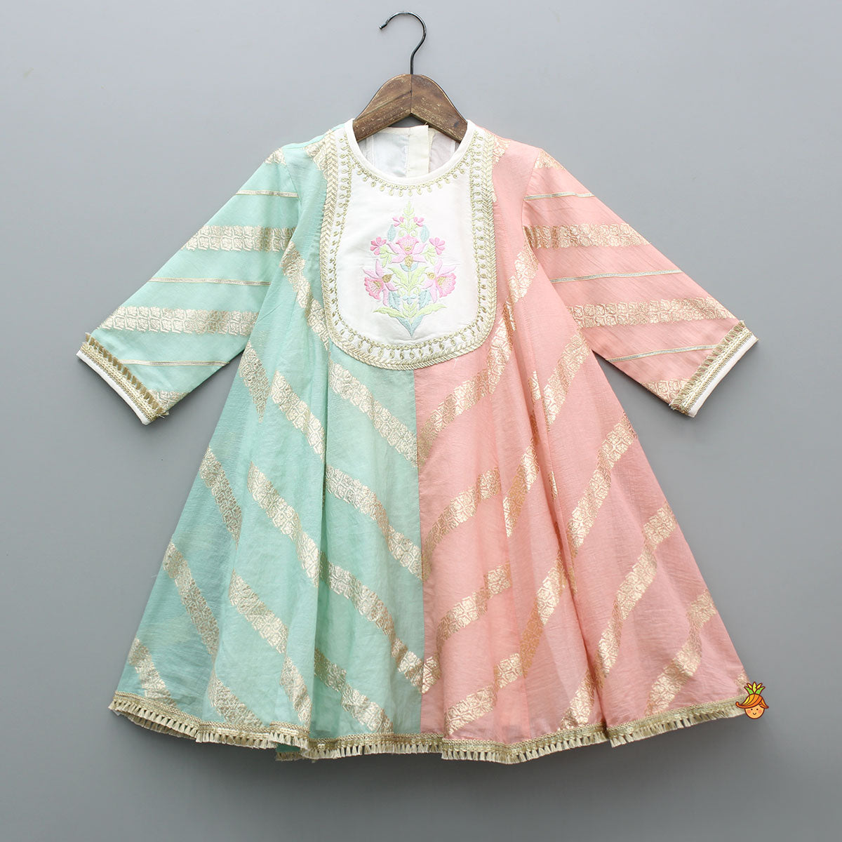 Thread-Embroidered Yoke Dual-Tone Kurti And Pant With Matching Dupatta