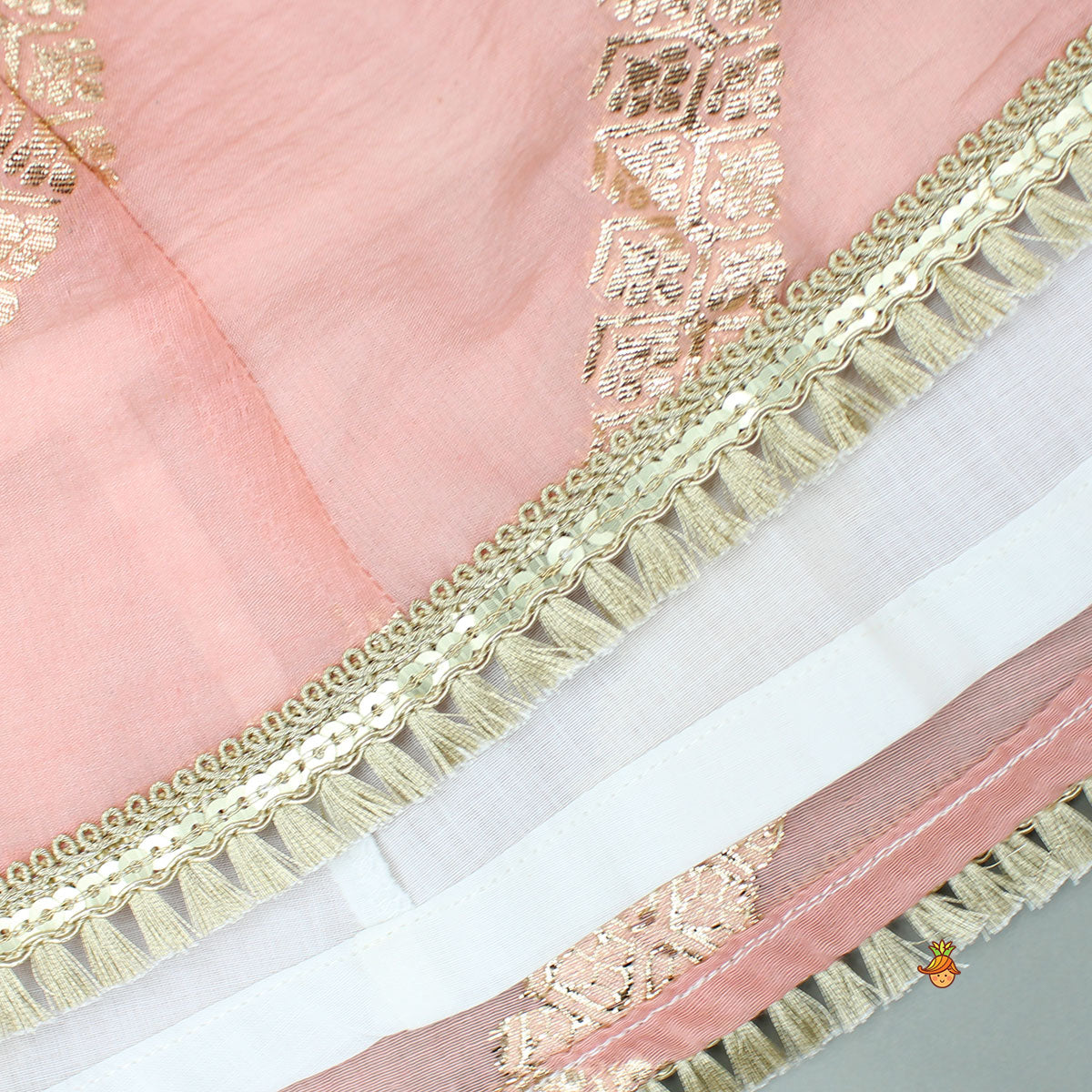 Thread-Embroidered Yoke Dual-Tone Kurti And Pant With Matching Dupatta