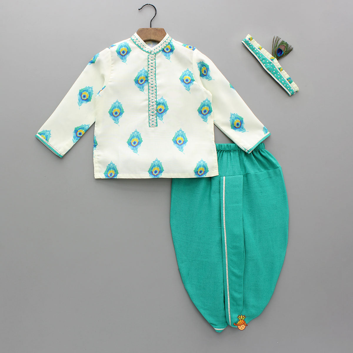 Mor Pankh Kurta With Green Dhoti And Head Band