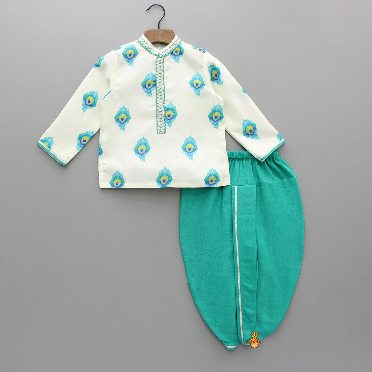 Mor Pankh Kurta With Green Dhoti And Head Band