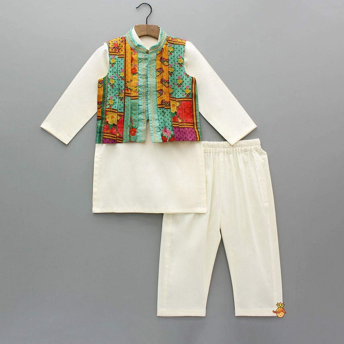 Off White Kurta With Printed Pleated Jacket And Pyjama