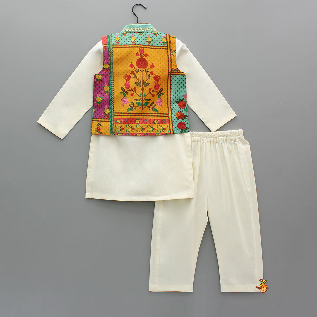 Off White Kurta With Printed Pleated Jacket And Pyjama