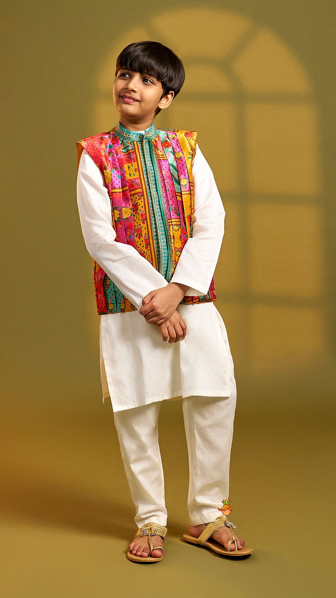 Off White Kurta With Printed Pleated Jacket And Pyjama