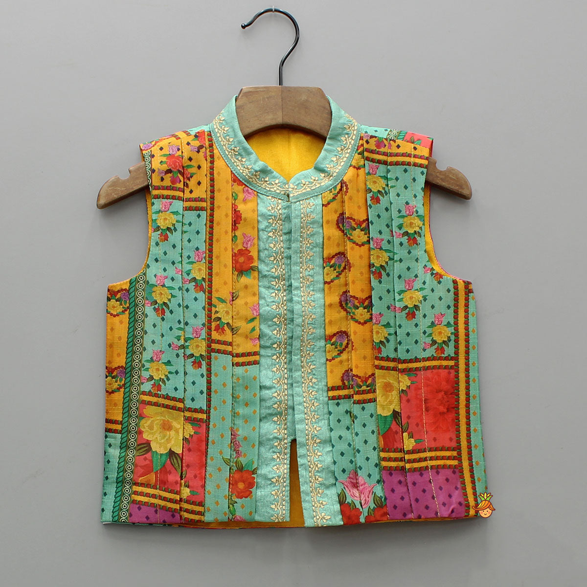 Off White Kurta With Printed Pleated Jacket And Pyjama