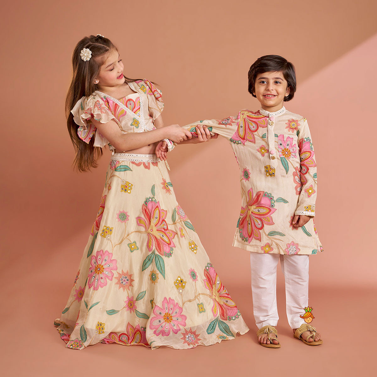Off White Stylish Floral Kurta With White Pyjama twinning model image 2