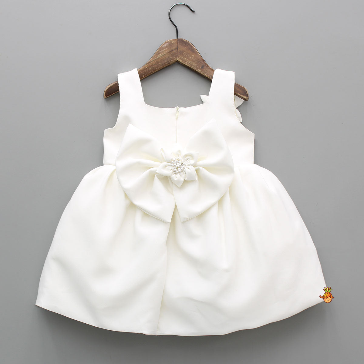 Beautiful 3D Flowers Adorned Sleeveless Embellished Dress With Detachable Bow