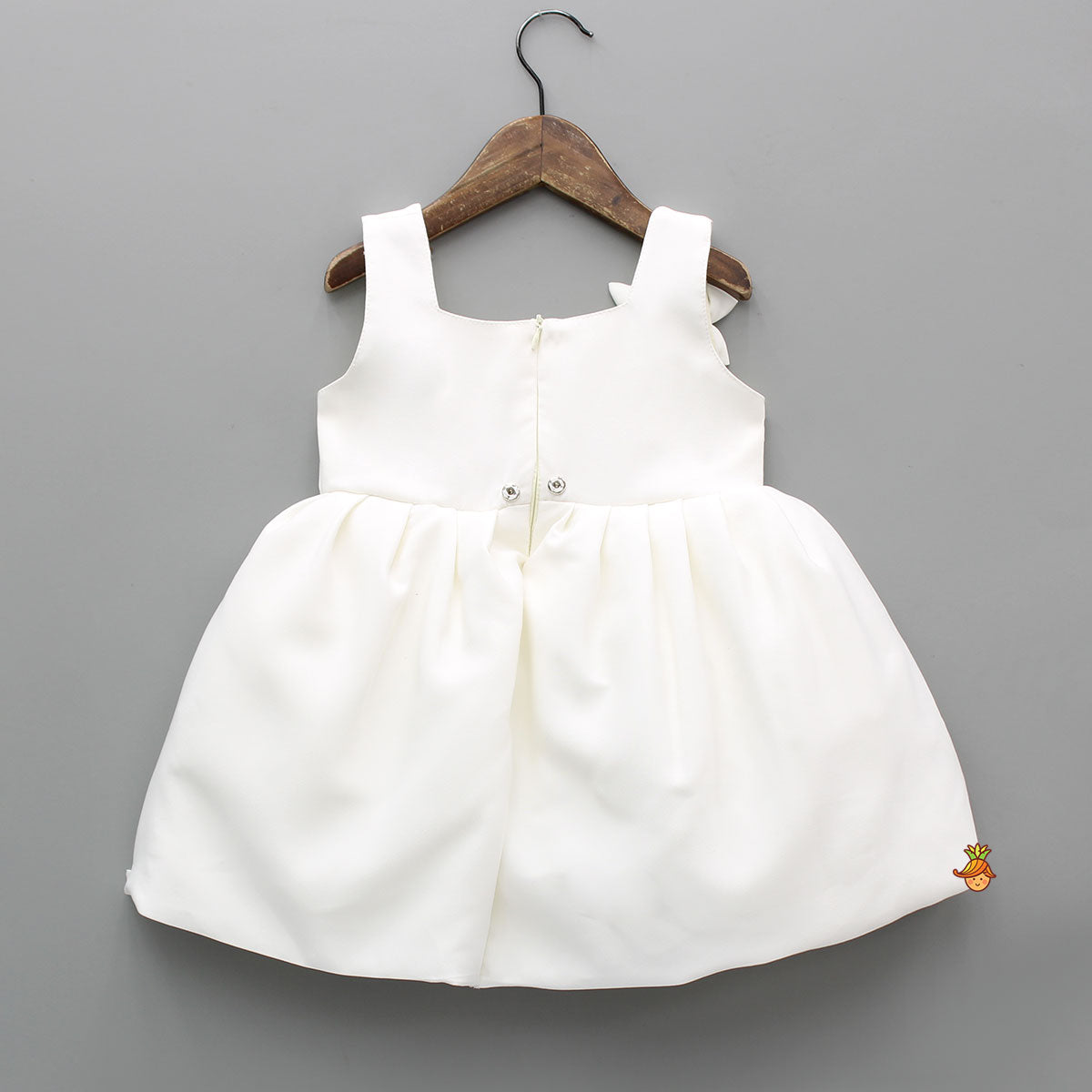 Beautiful 3D Flowers Adorned Sleeveless Embellished Dress With Detachable Bow