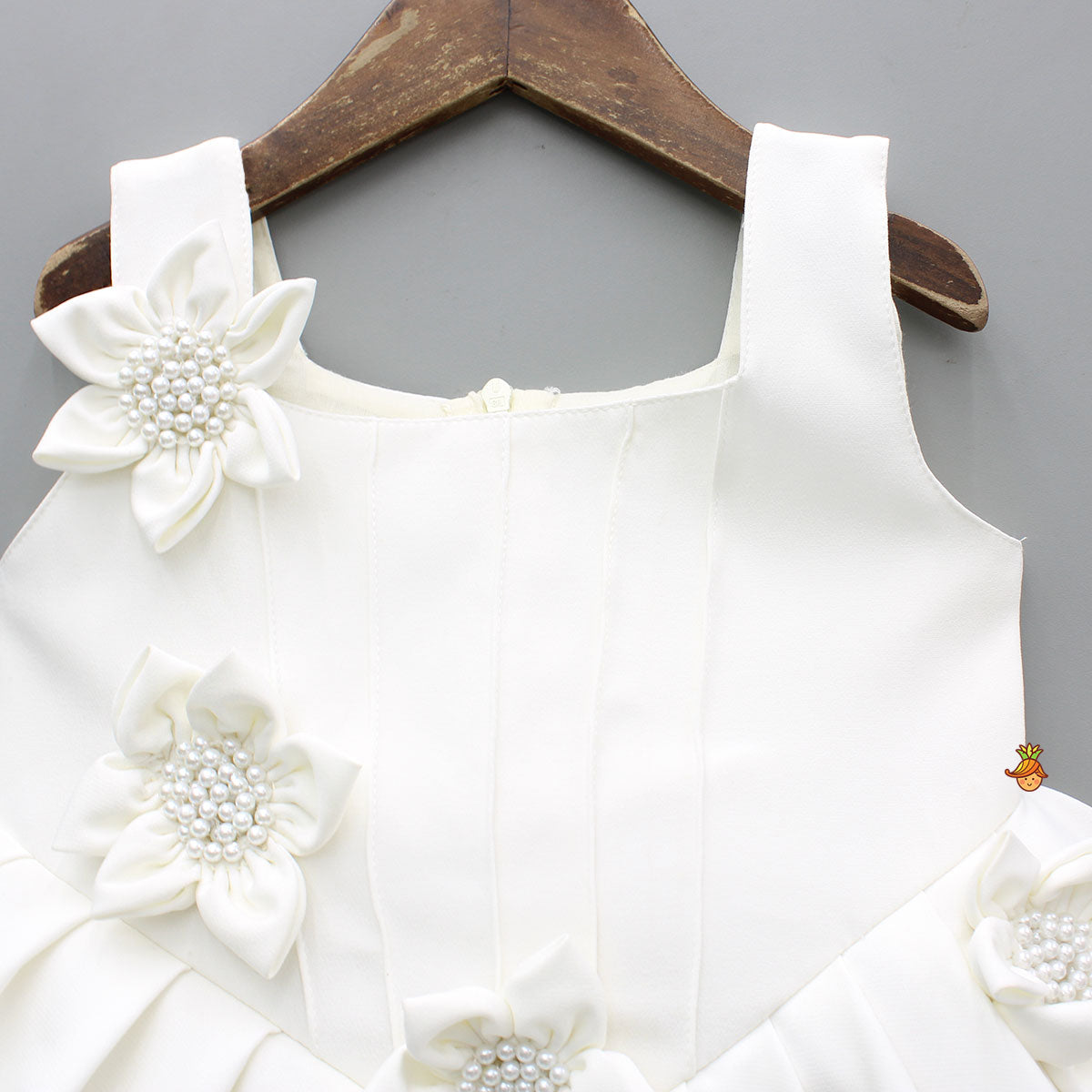 Beautiful 3D Flowers Adorned Sleeveless Embellished Dress With Detachable Bow