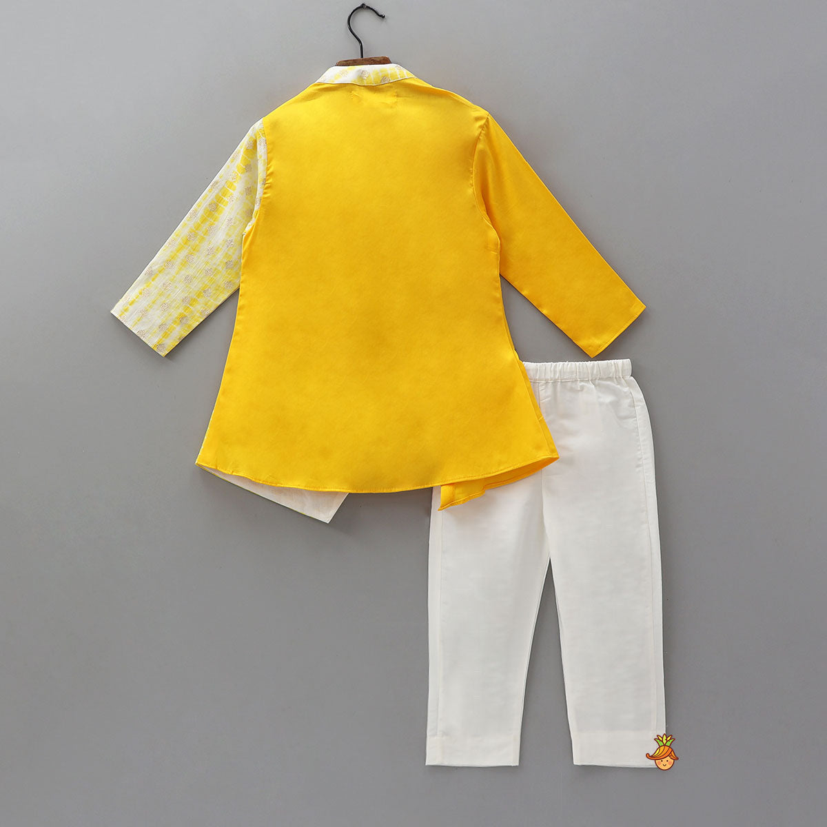 Stylish Cut-Out Jacket-Style Kurta And Pyjama