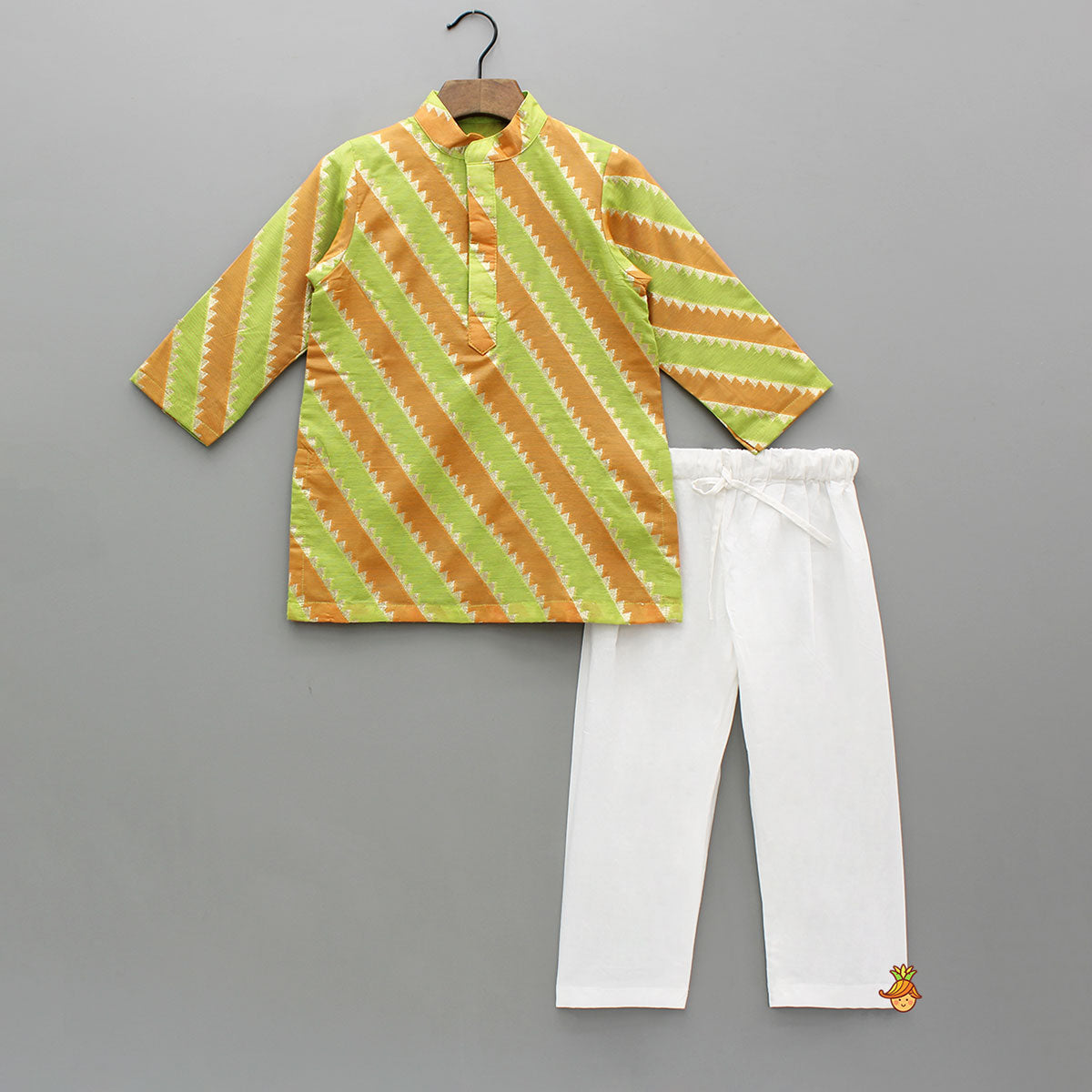 Ethnic Dual Coloured Diagonal Zig Zag Detailed Kurta With Pyjama