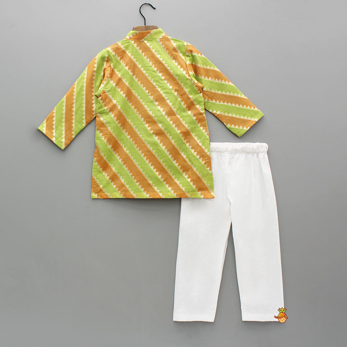 Ethnic Dual Coloured Diagonal Zig Zag Detailed Kurta With Pyjama