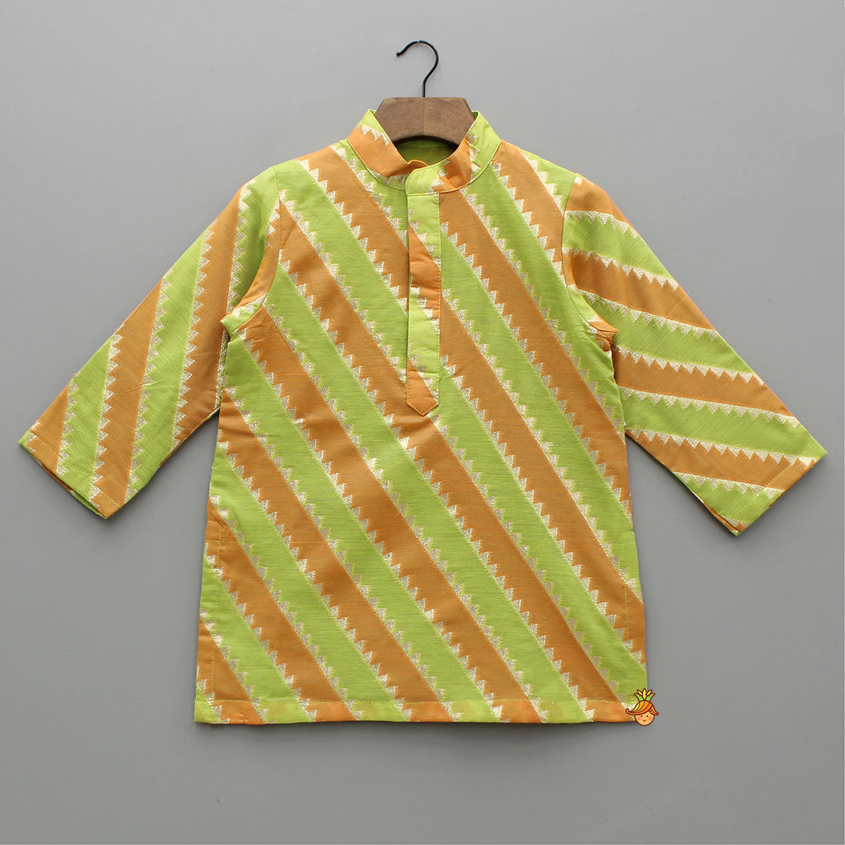 Ethnic Dual Coloured Diagonal Zig Zag Detailed Kurta With Pyjama
