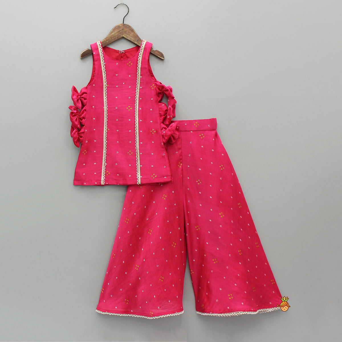 Sleeveless Bow Adorned Bandhani Printed Kurti With Matching Palazzo