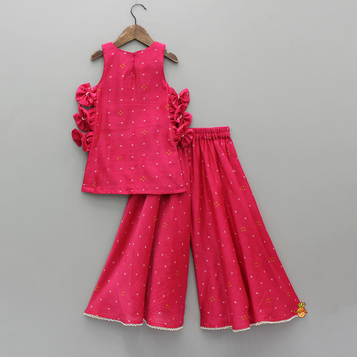 Sleeveless Bow Adorned Bandhani Printed Kurti With Matching Palazzo