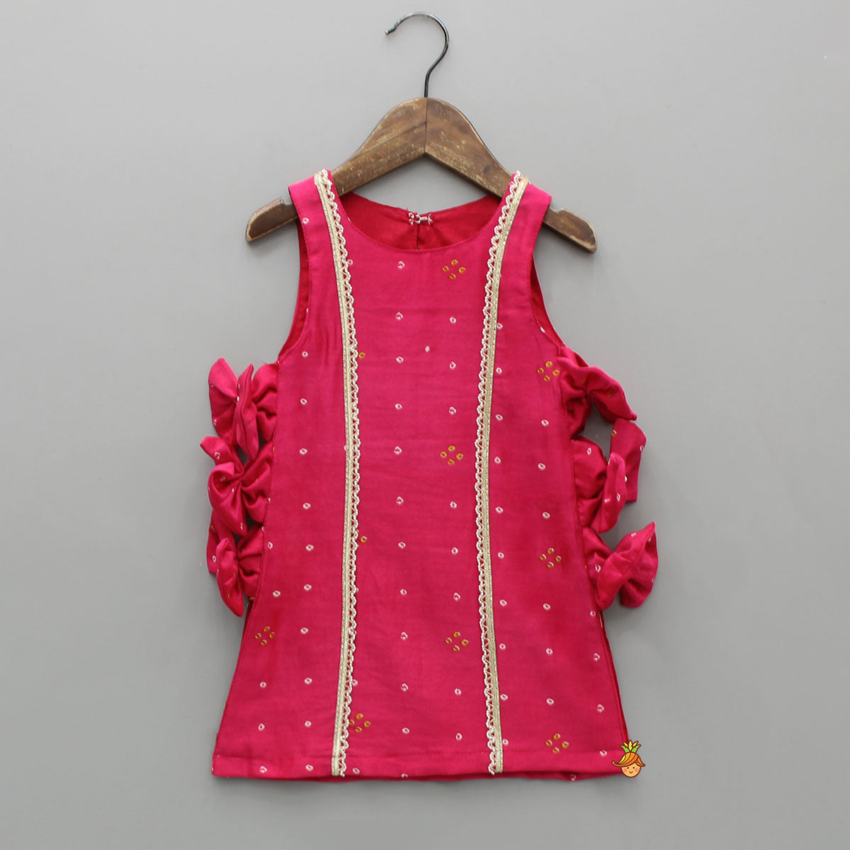 Sleeveless Bow Adorned Bandhani Printed Kurti With Matching Palazzo