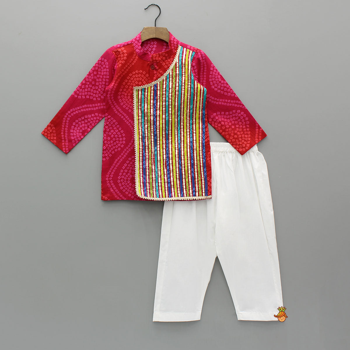 Lace Work Flap Detailed Bandhani Printed Kurta With Pyjama