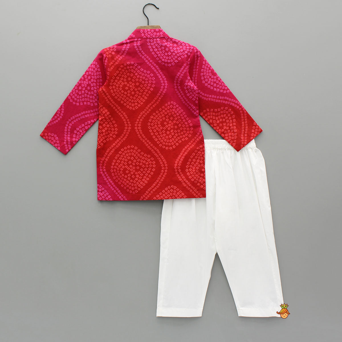 Lace Work Flap Detailed Bandhani Printed Kurta With Pyjama