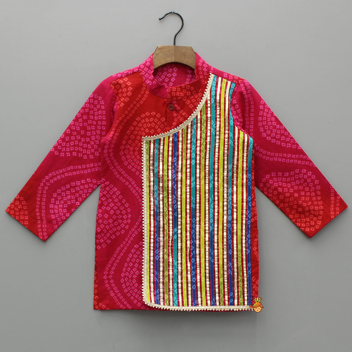 Lace Work Flap Detailed Bandhani Printed Kurta With Pyjama