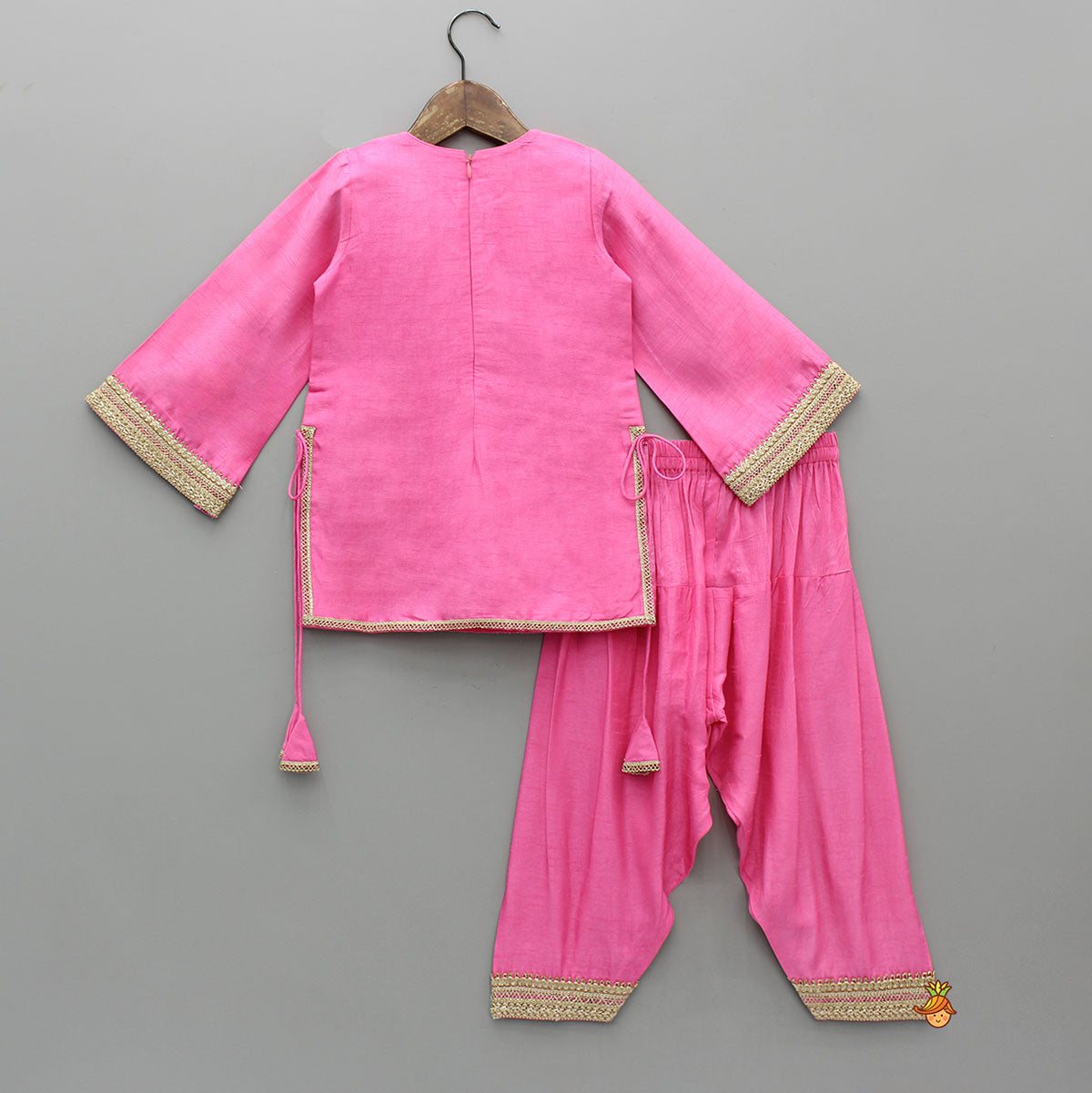 Elegant Yoke-Detail Kurti With Matching Salwar And Dupatta