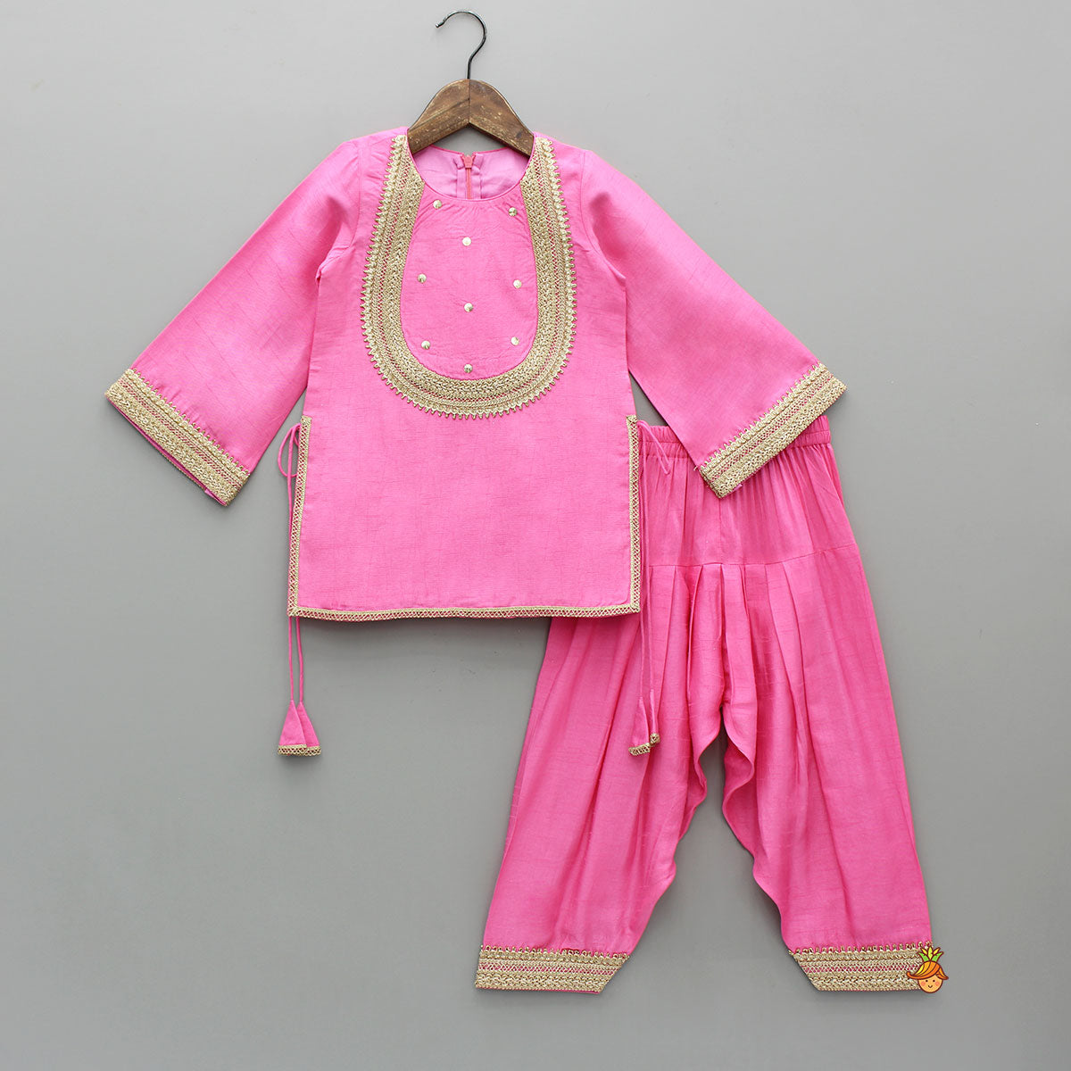 Elegant Yoke-Detail Kurti With Matching Salwar And Dupatta