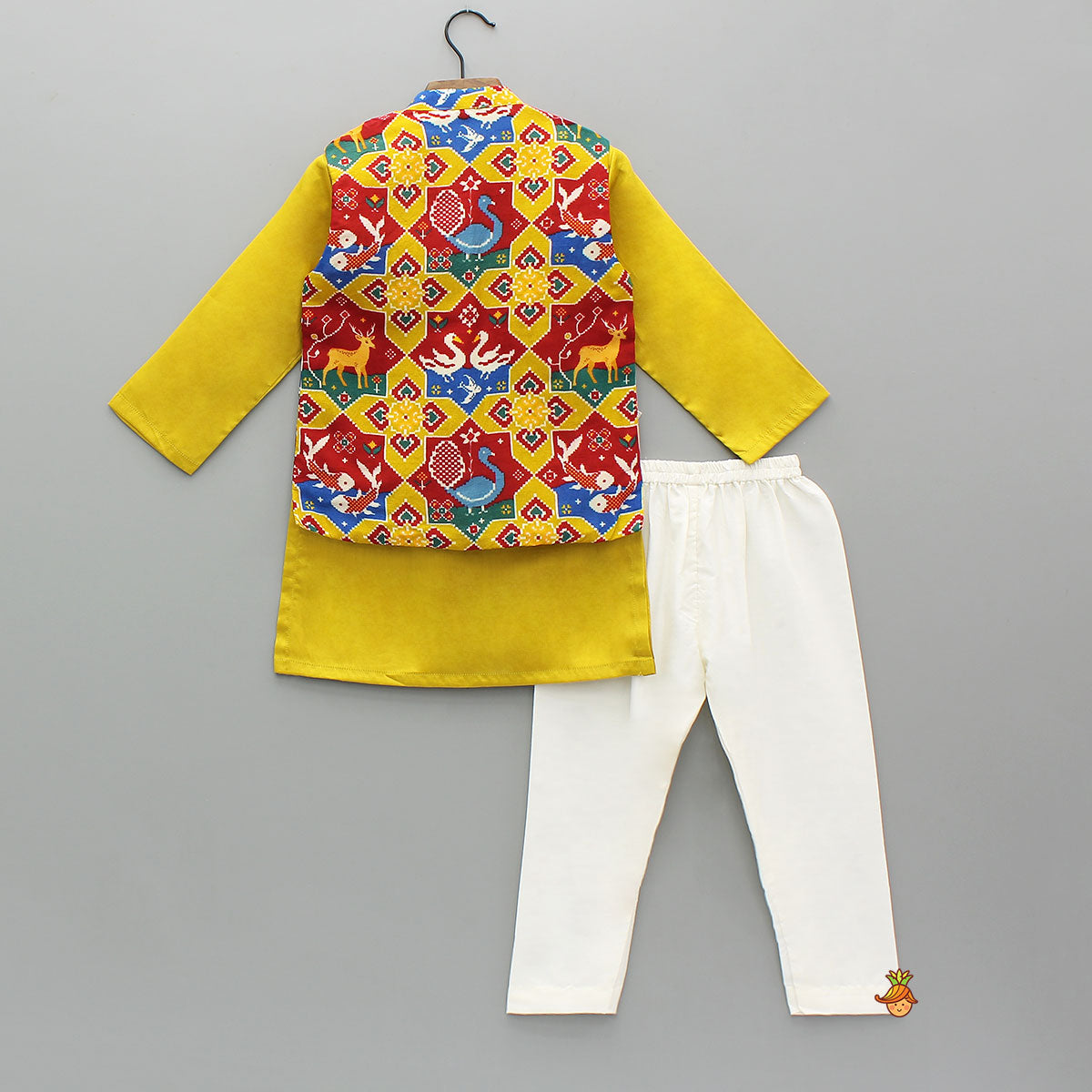 Ethnic Kurta With Pocket Detail Printed Jacket And Pyjama