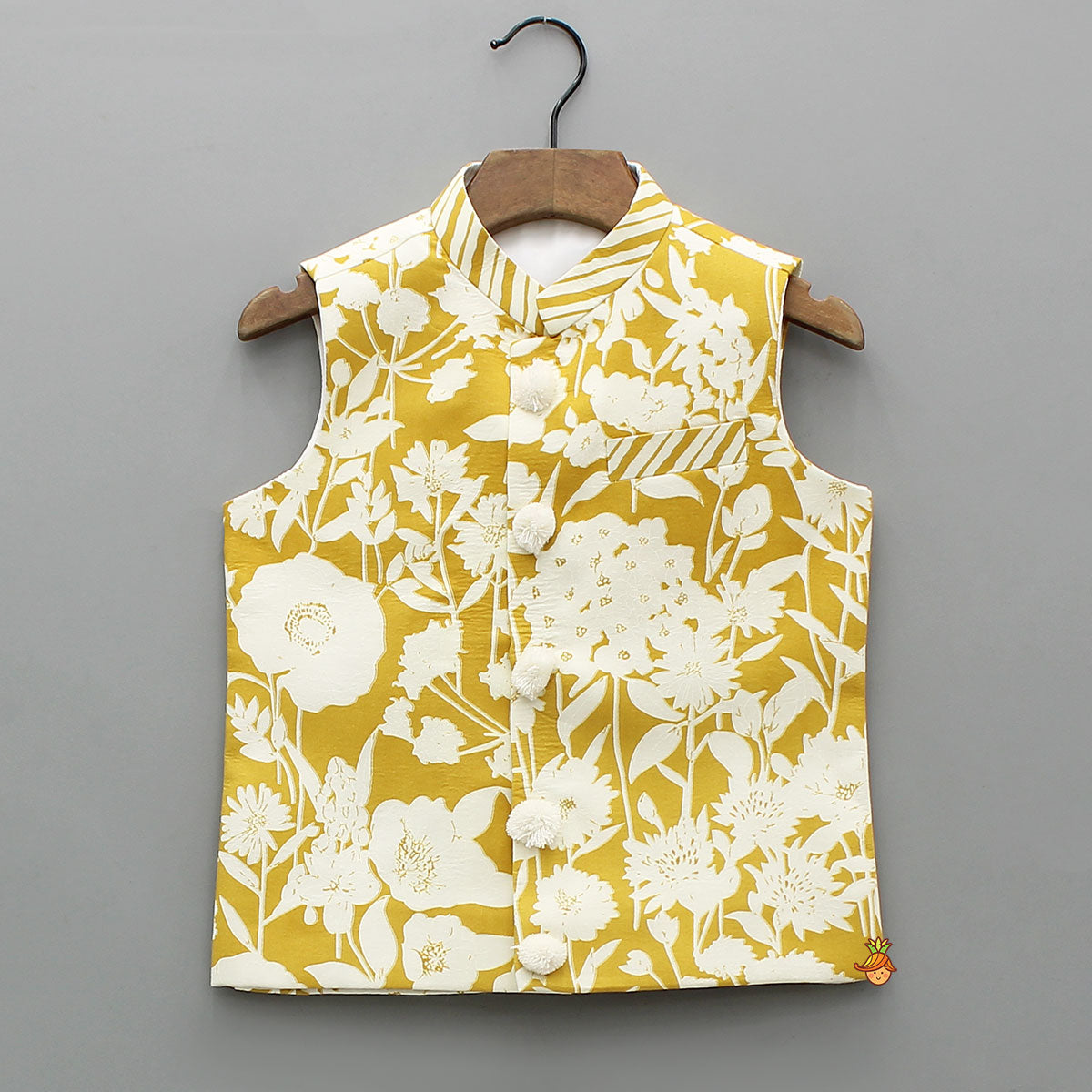 Ethnic Kurta With Pocket-Detail Floral Print Jacket And Pyjama