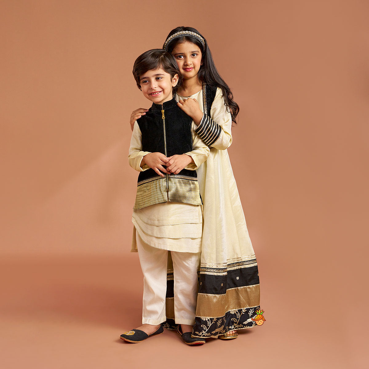 Shimmery Stylish Cut Hem Kurta With Velvet Jacket And Pyjama twinning model image 2
