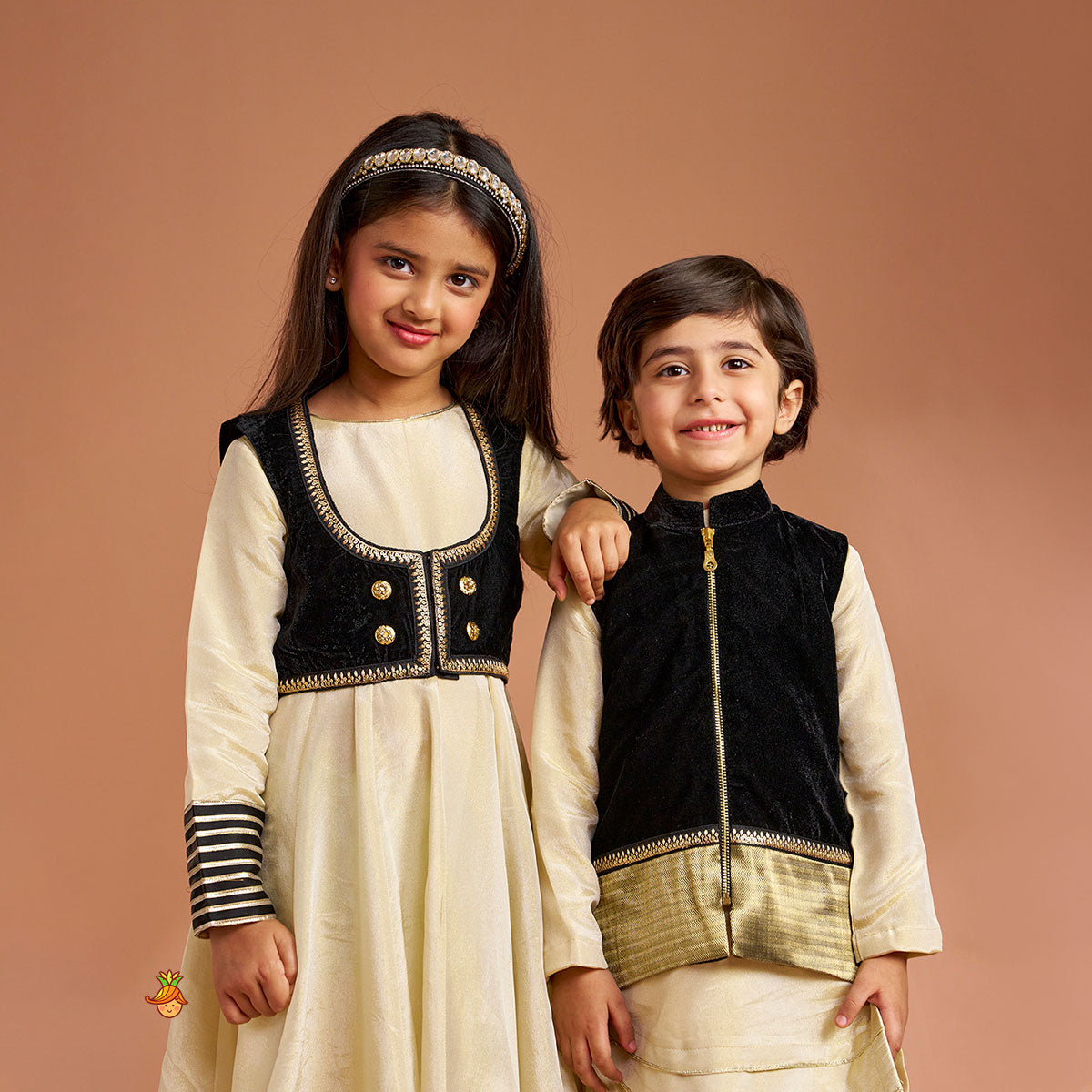 Shimmery Stylish Cut Hem Kurta With Velvet Jacket And Pyjama twinning model image 4