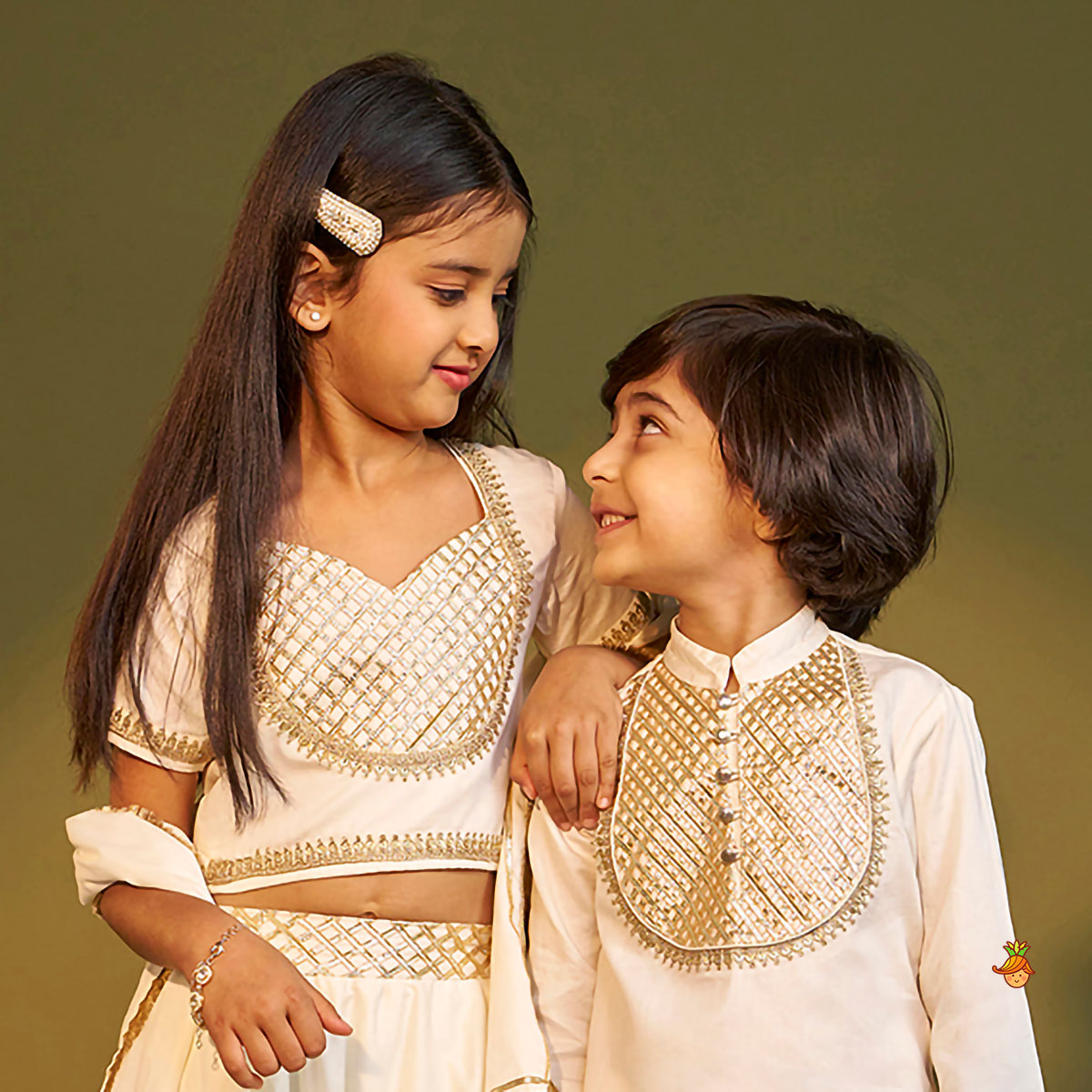 Lace Detailed Yoke Kurta And Pyjama twinning model image 2