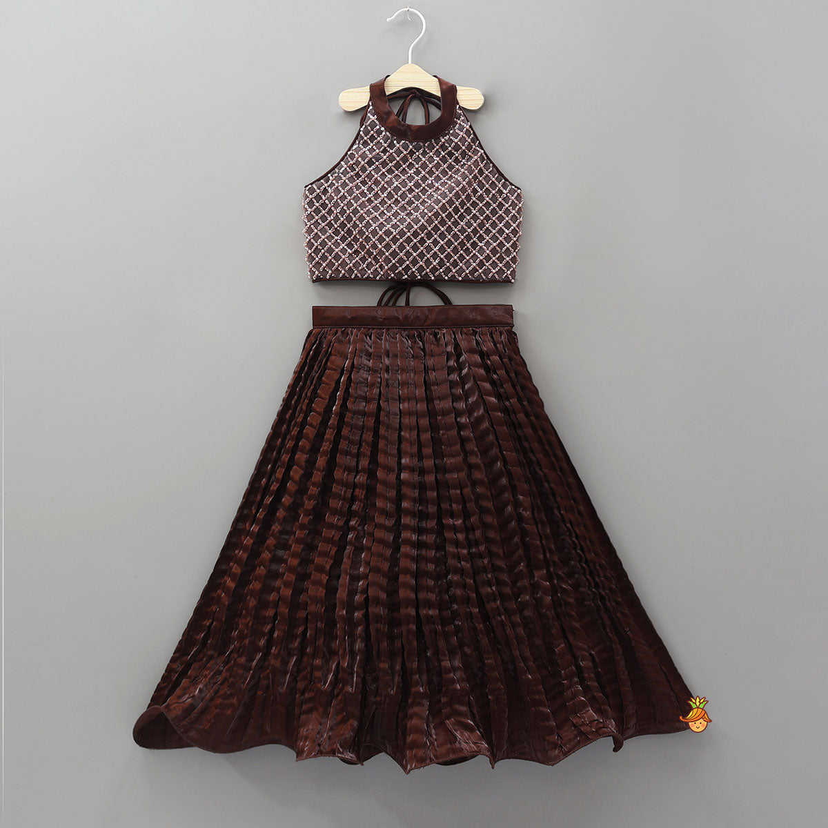 Gorgeous Criss-Cross Back Knot Top And Crushed Lehenga